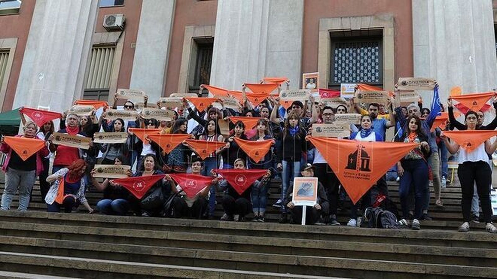 Las víctimas del caso Próvolo, en Roma, para pedir al Papa que las ayude a hacer justicia.