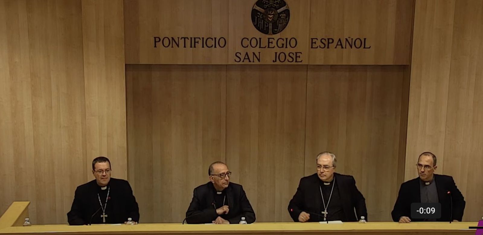 Vidal, Omella, Magán y Josetxo Vera, en el Colegio Español