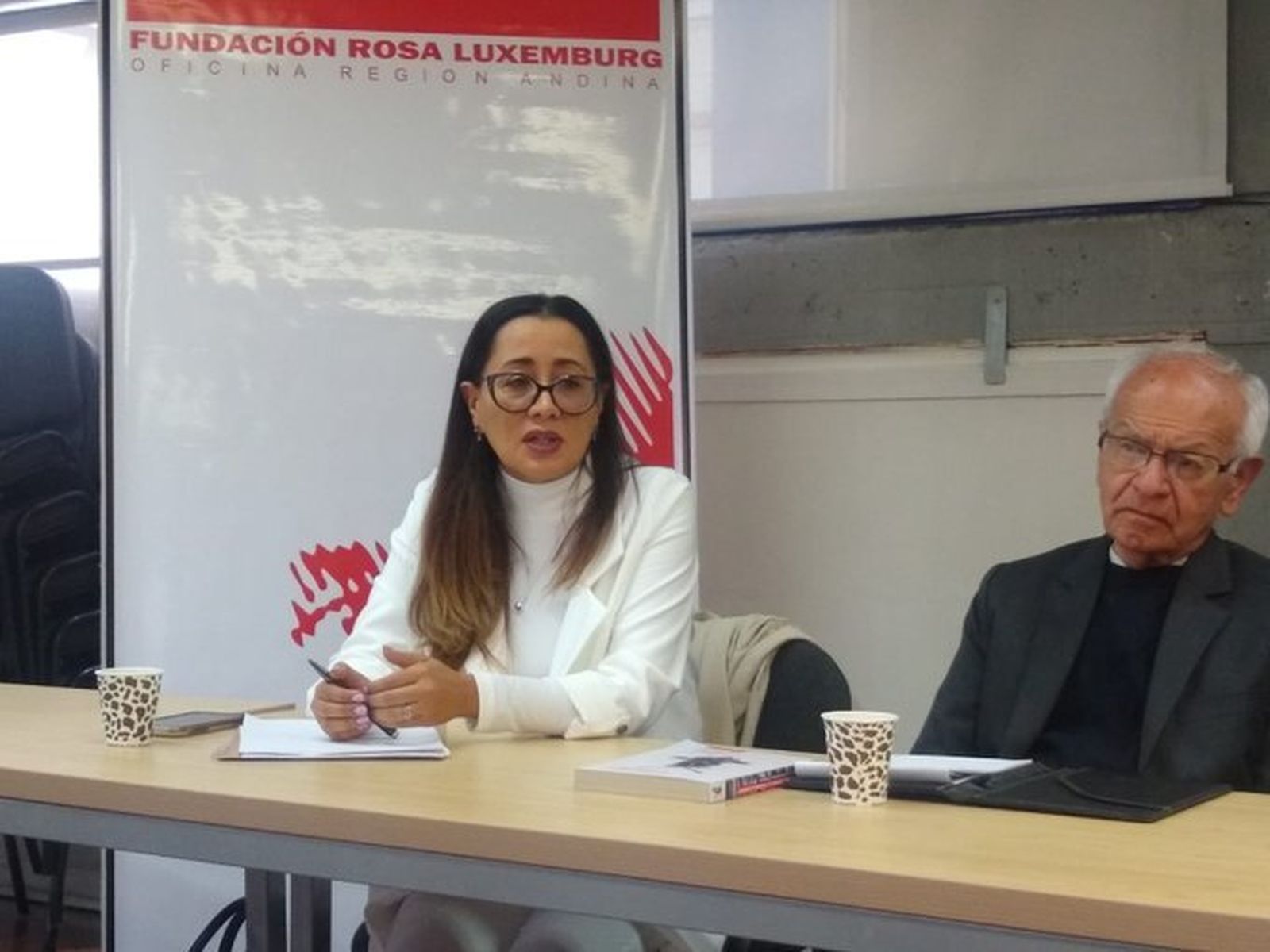 Magistrada Alexandra Valencia y el padre Javier Giraldo