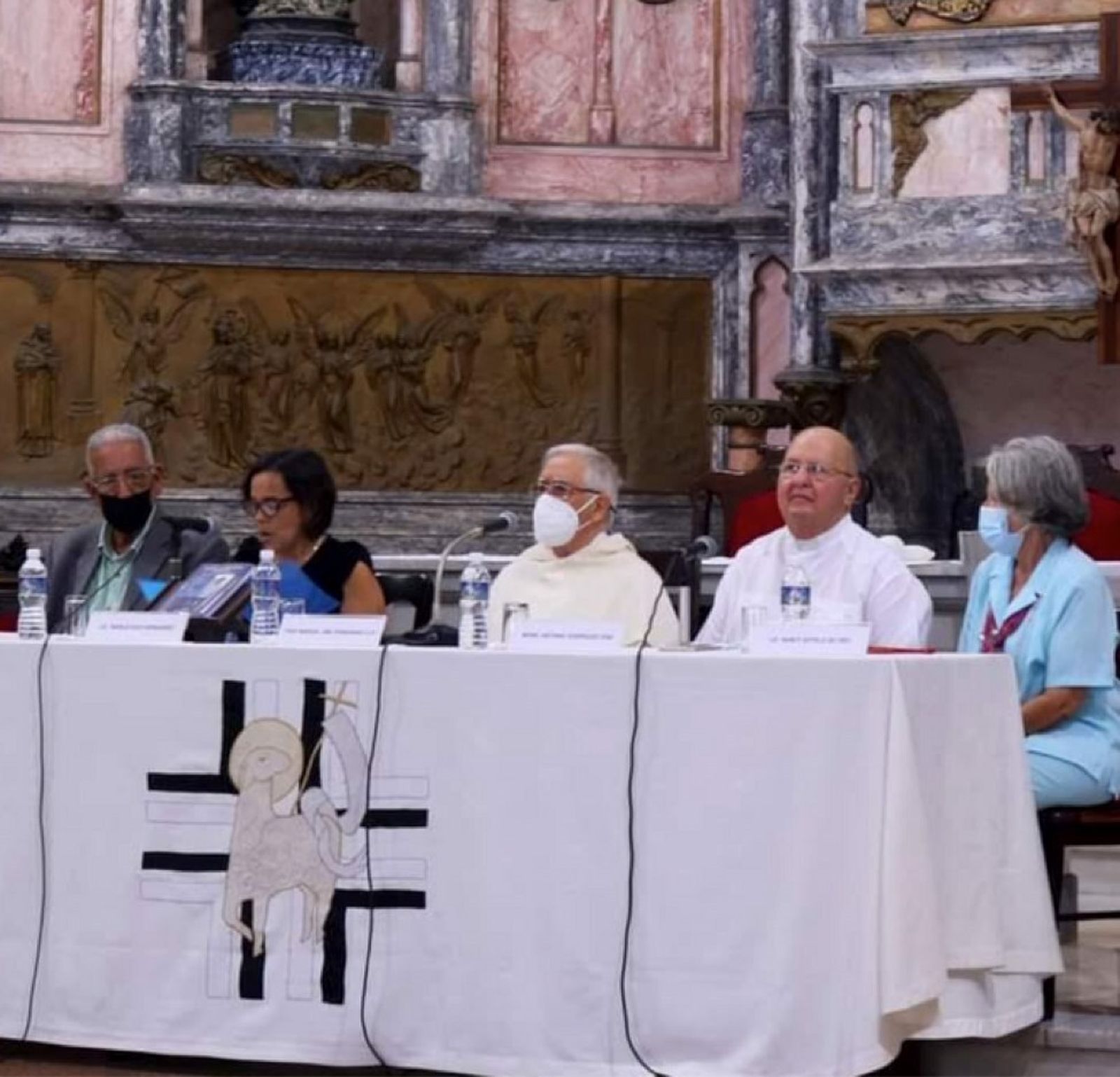 De izquierda a derecha Dr. Torres Cuevas, Yarelis Rico, Fr. Manuel Uña, P. Antonio Rodríguez y Nancy Sotelo