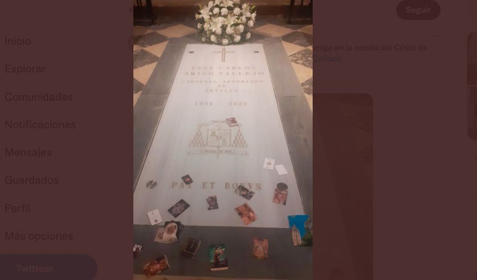 La lápida, con erratas, del cardenal Amigo