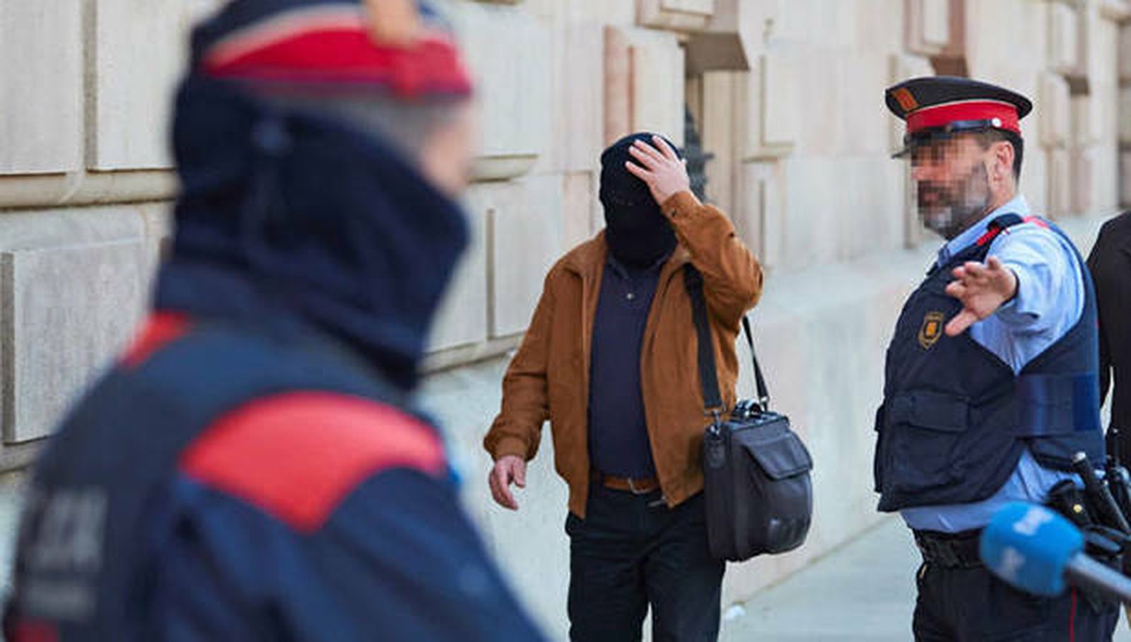 Joaquín Benítez entra en el tribunal