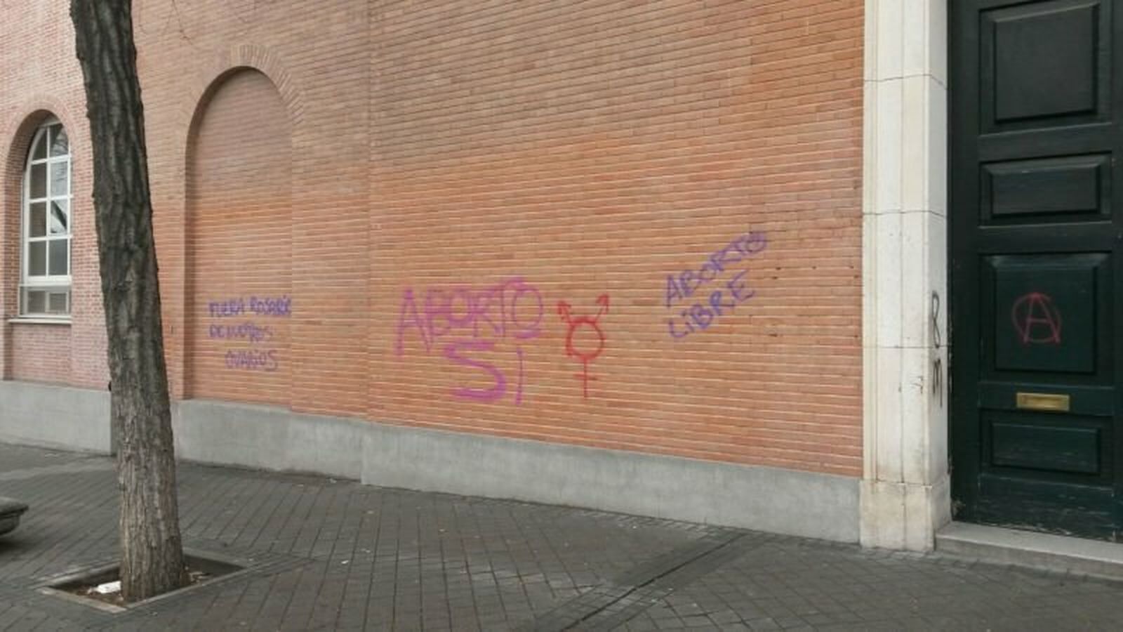 Aparición de pintadas en la iglesia del Espíritu santo