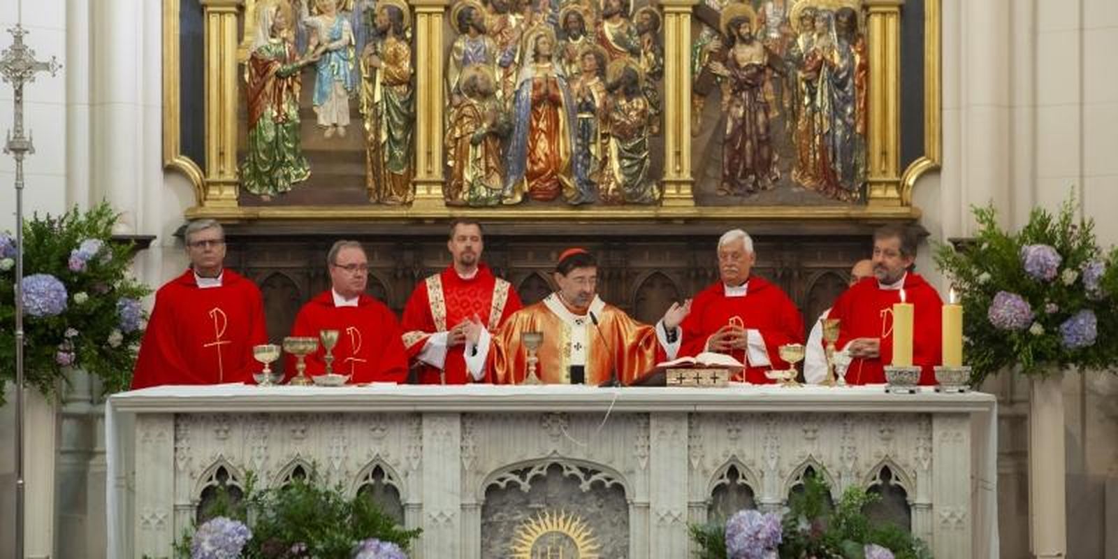 Cobo preside la misa de apertura de curso