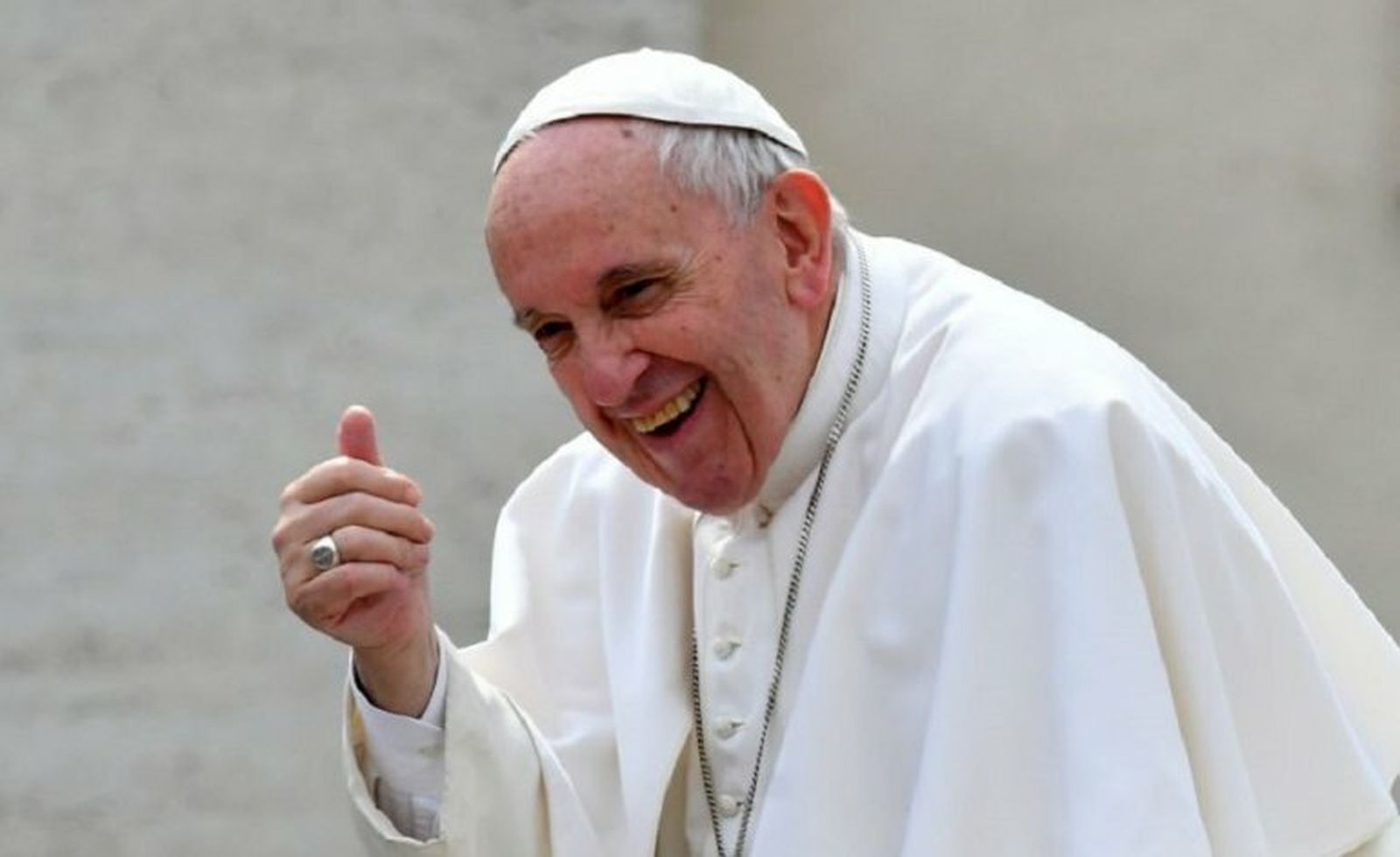 Francisco, sonriente