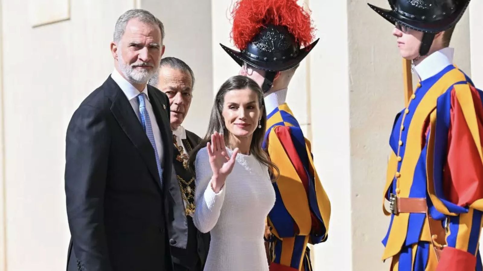 Felipe y Letizia, entrando en el Vaticano