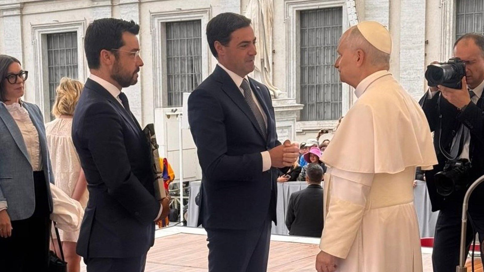 El Lehendakari, Imanol Pradales saluda a León XIV