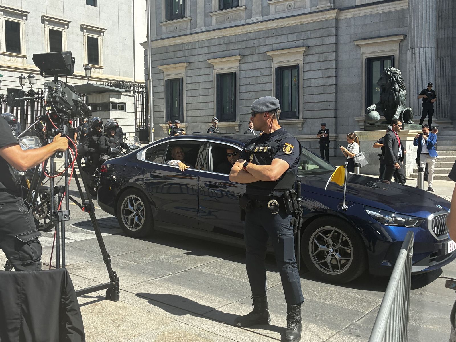 El Papa saliendo del Congreso