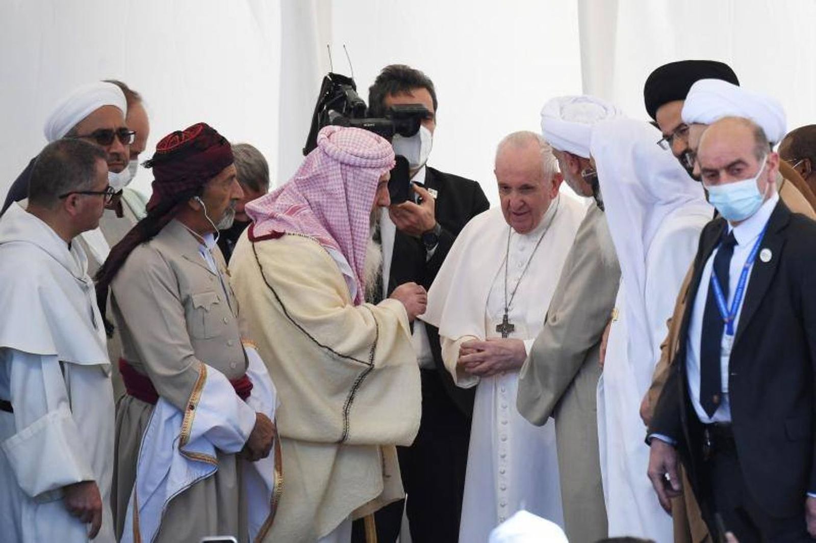 papa-cia-kyiC--1351x900@abc