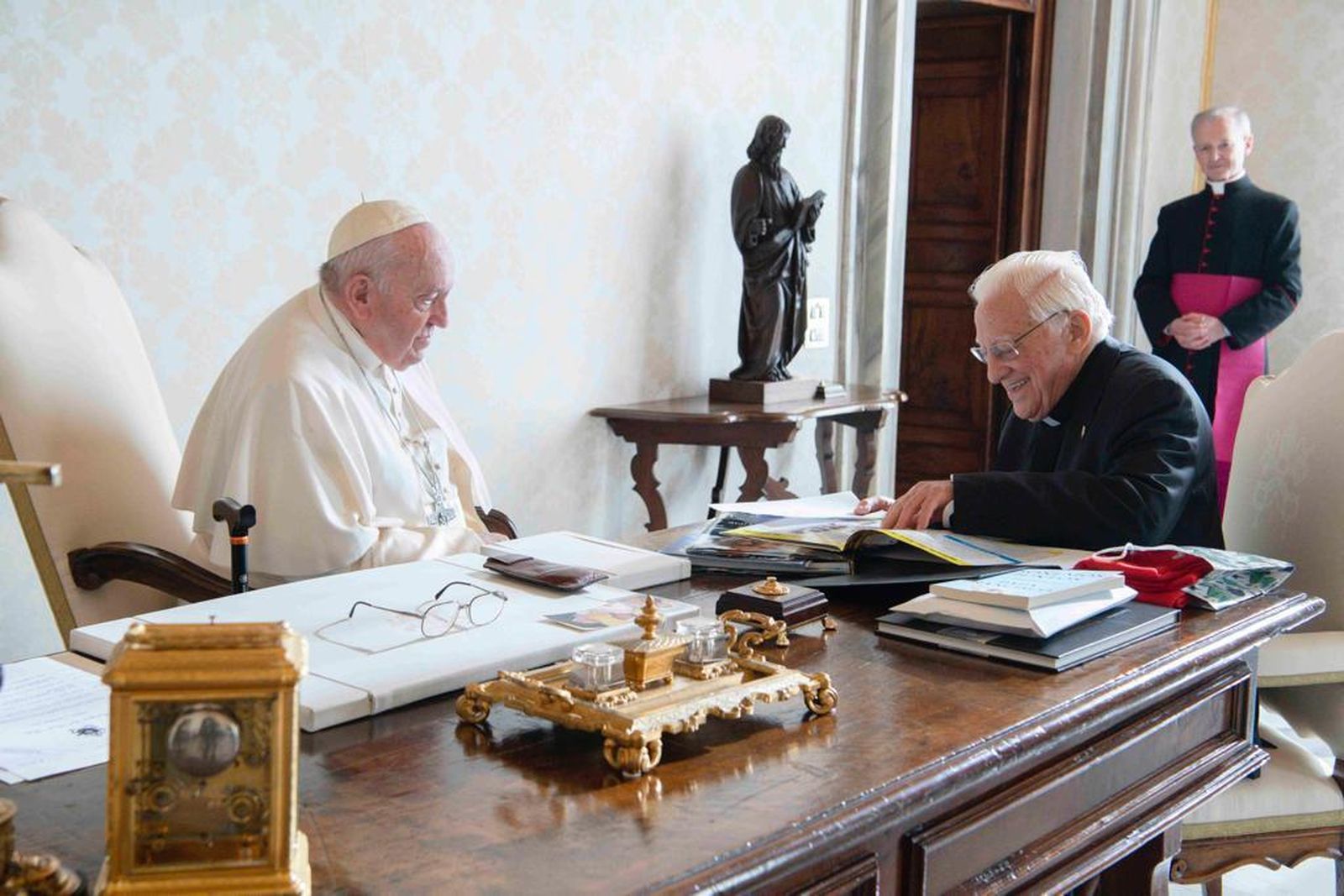 El padre Ángel, durante su audiencia con el Papa