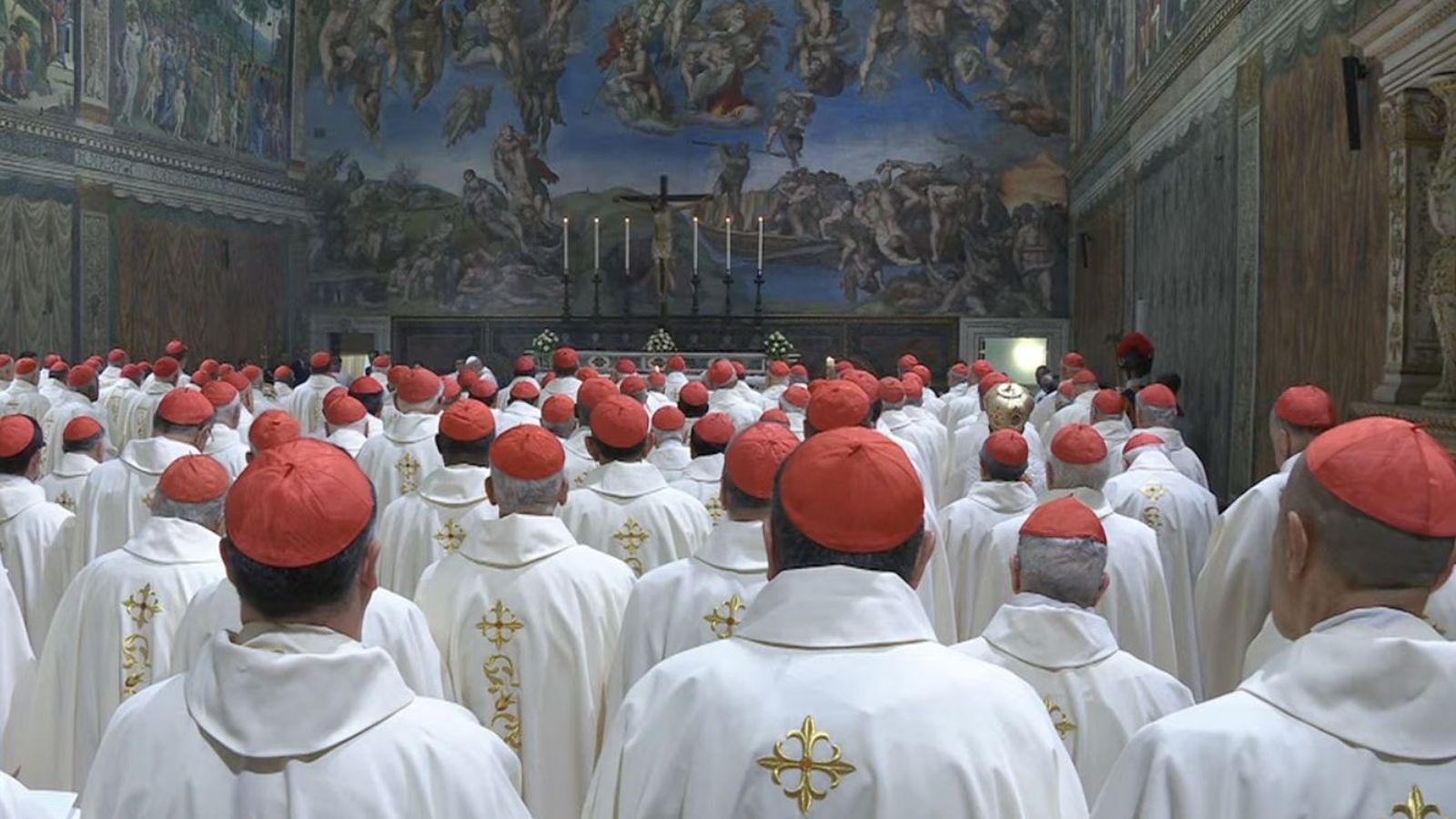 Los cardenales, en la Capilla Sixtina para la primera misa de León XIV