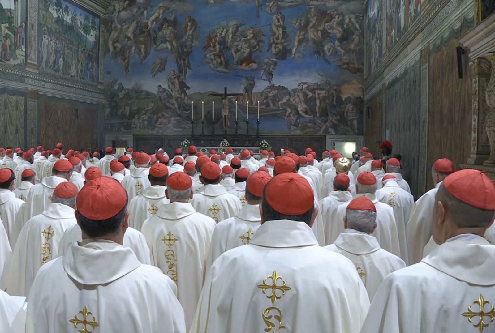 Los cardenales, en la Capilla Sixtina para la primera misa de León XIV