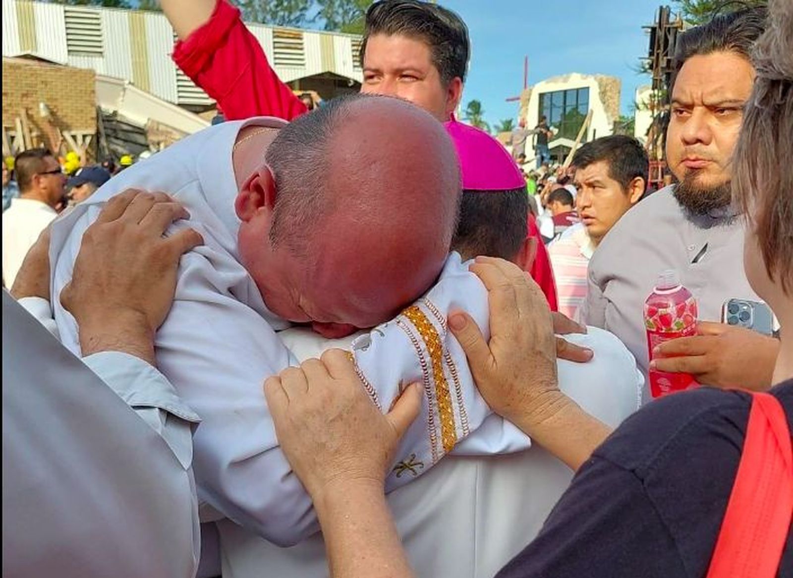 Sacerdote_derrumbe_Ciudad_Madero_Tamaulipas