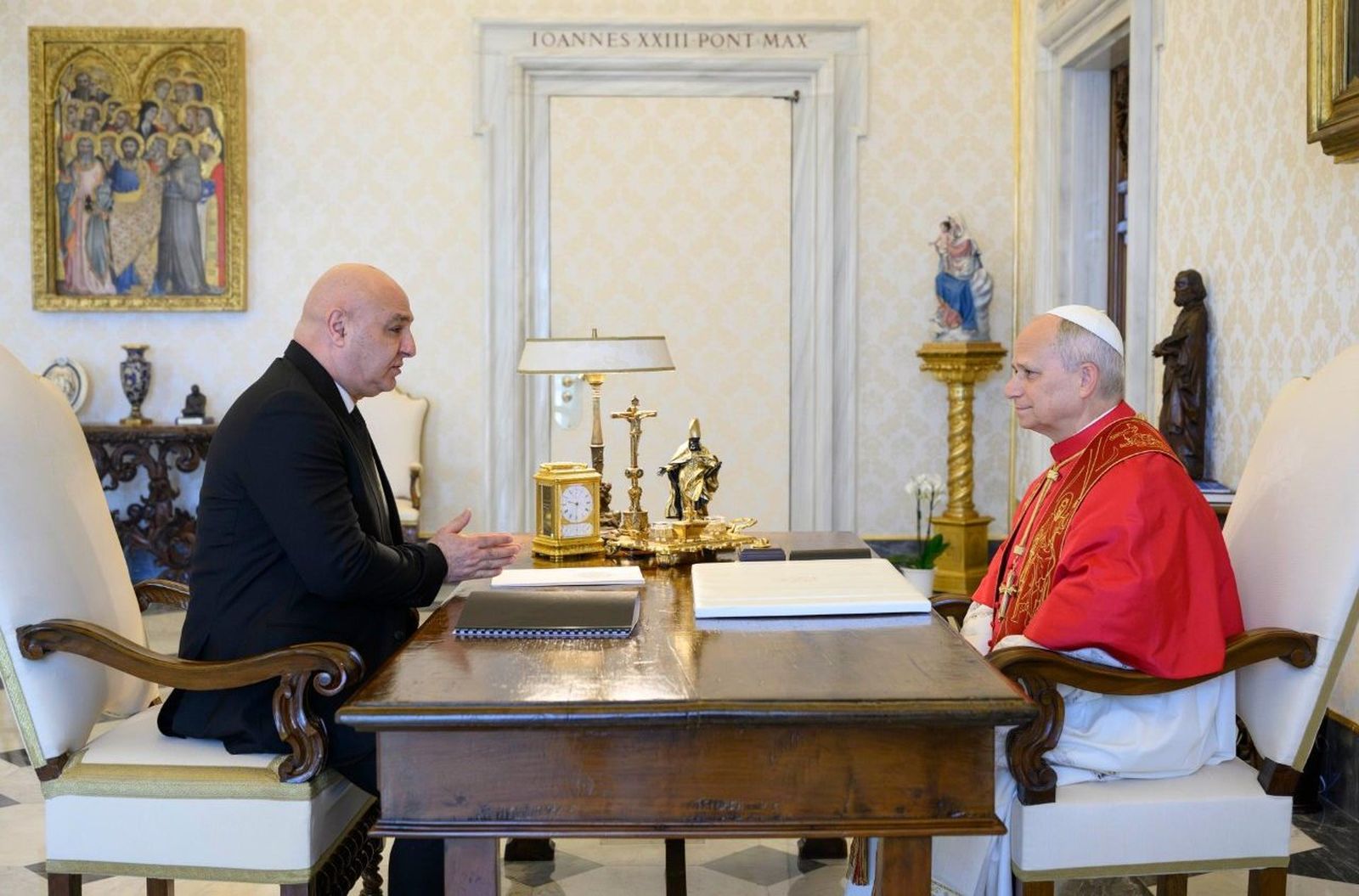 Joseph Aoun conversa con el Papa durante la audiencia