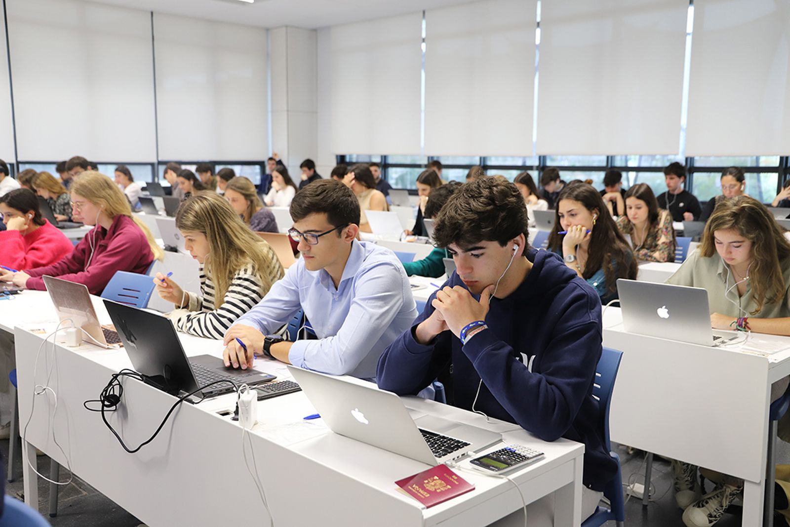Estudiantes realizan las pruebas de admisión a los grados de Ciencias de la Salud de la Universidad Loyola