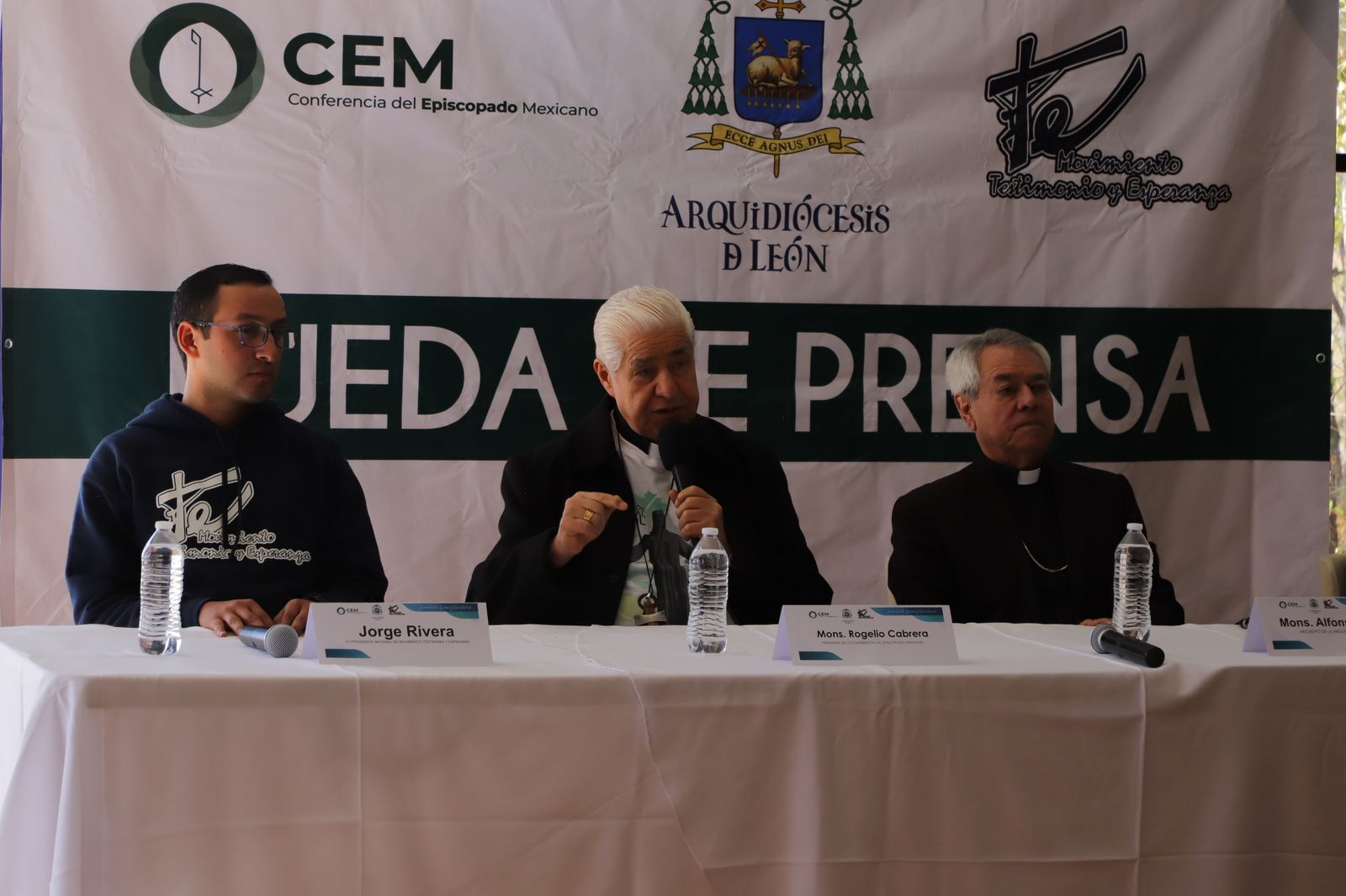 Mons. Rogelio Cabrera