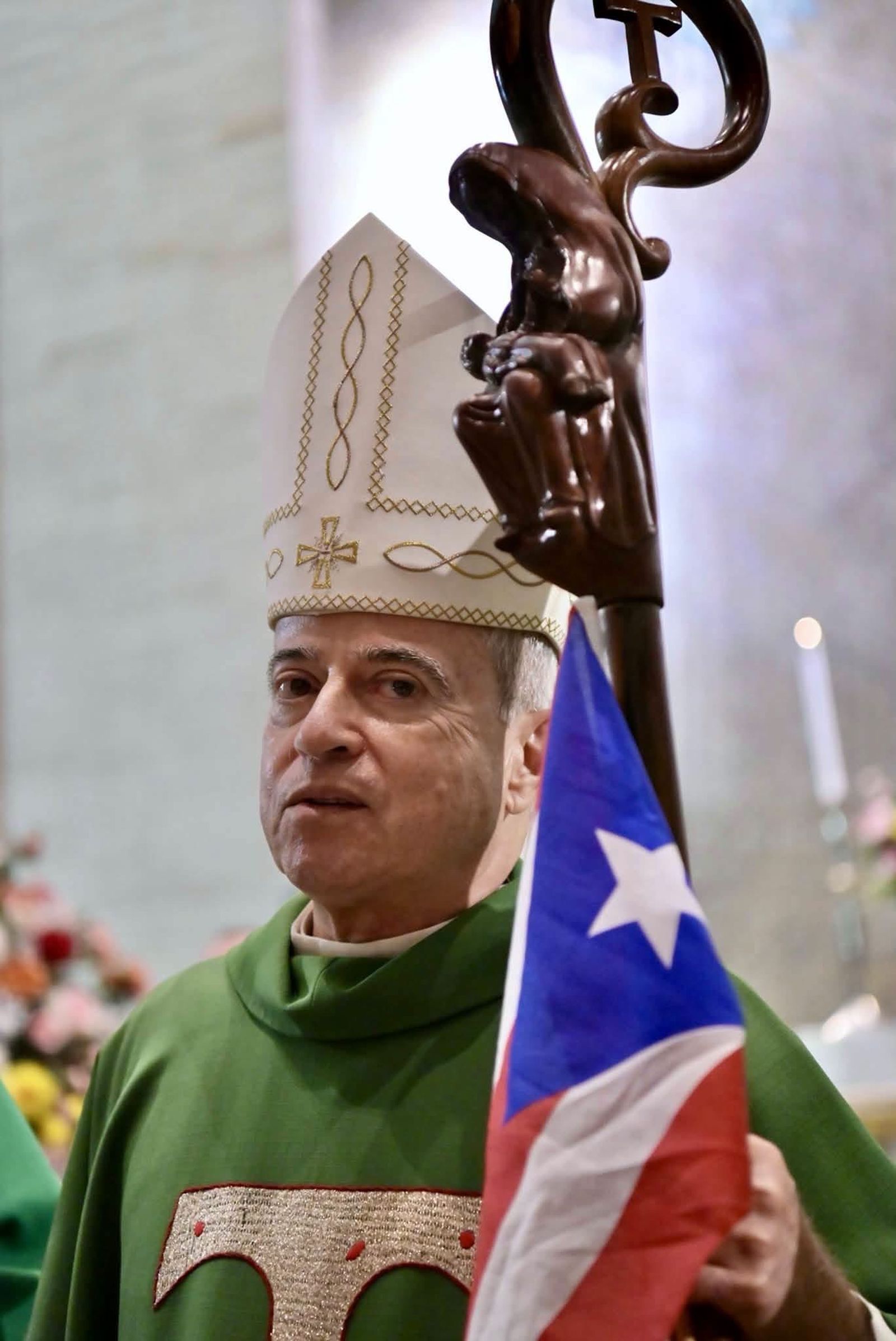 Monseñor Roberto González Nieves