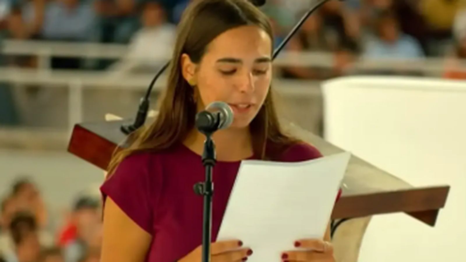 Desirée, leyendo su texto ante el pontífice.