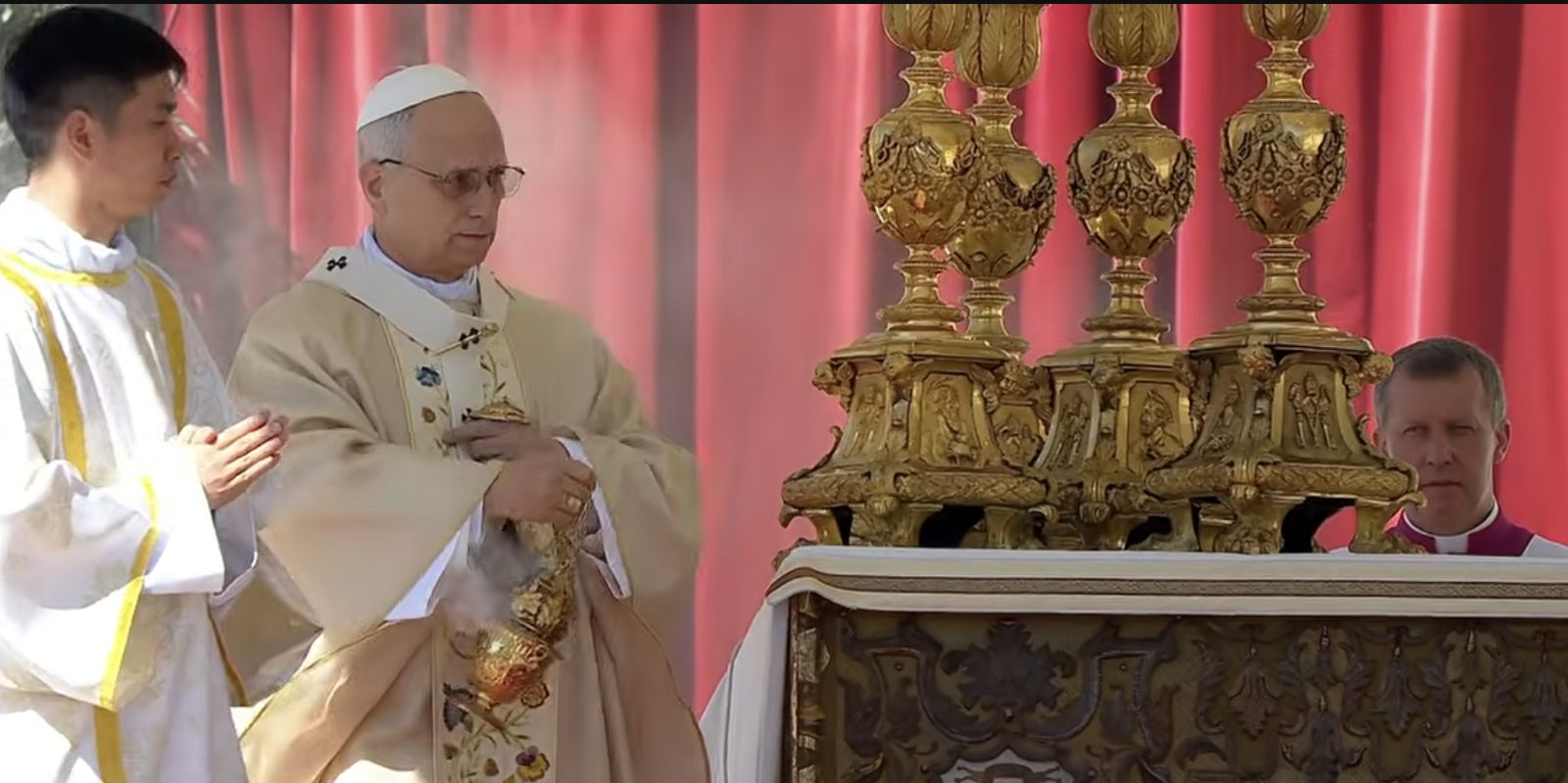 León, en la misa de Pascua