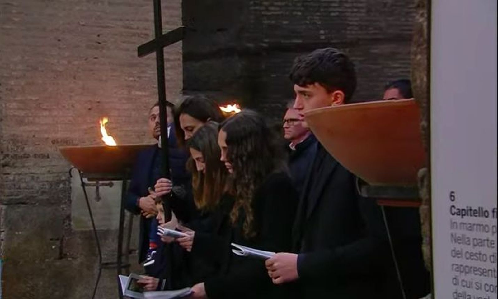 Una de las familias en el Via Crucis