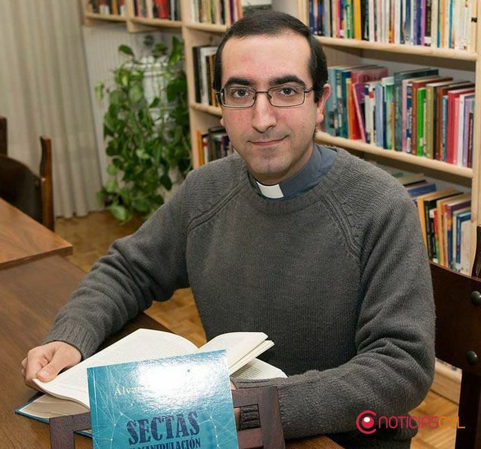 Luis Santamaría, conocido por ser el mayor experto en sectas de España, deja el sacerdocio «por amor»