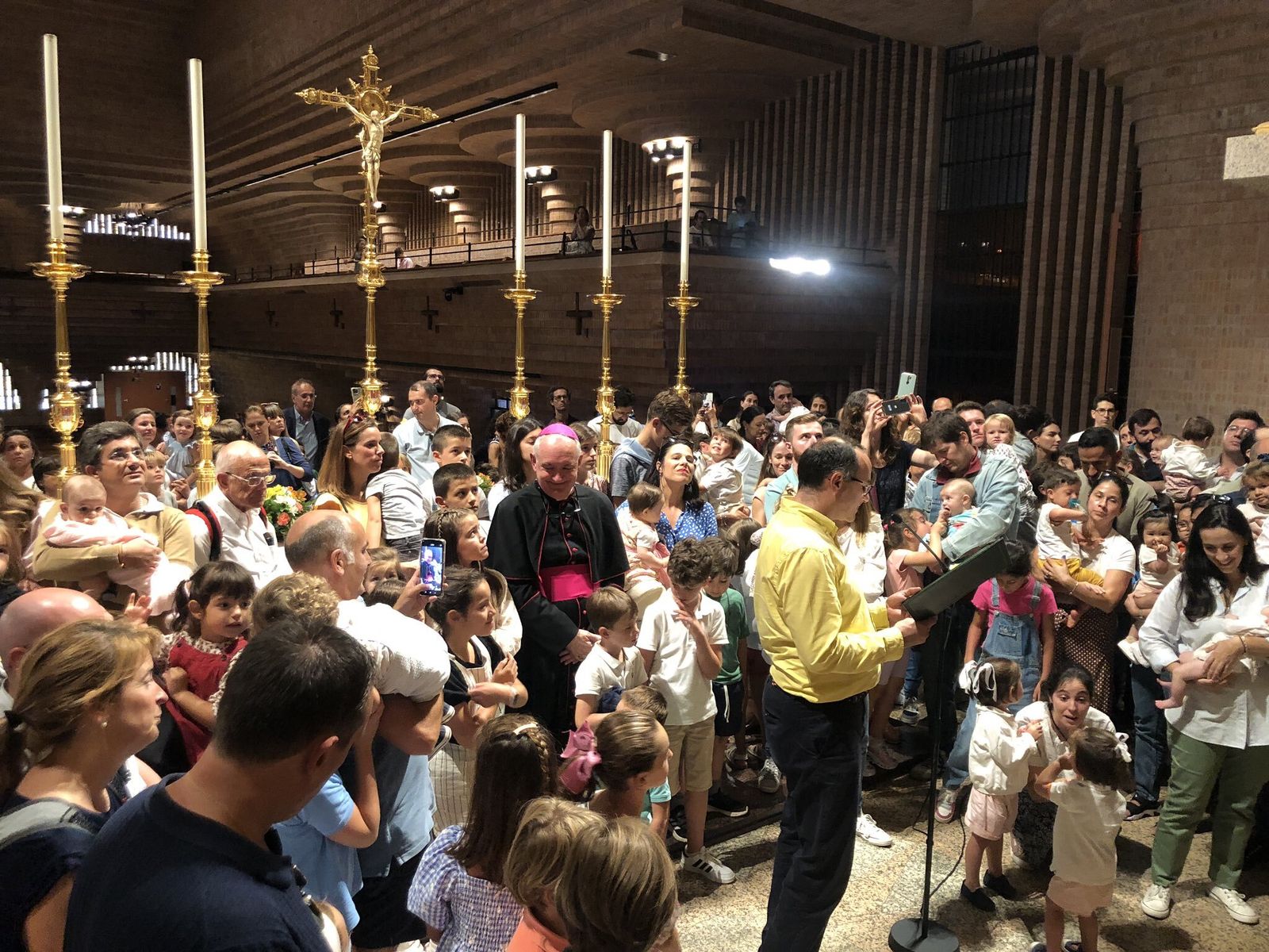 Pérez Pueyo, con las familias, en Torreciudad