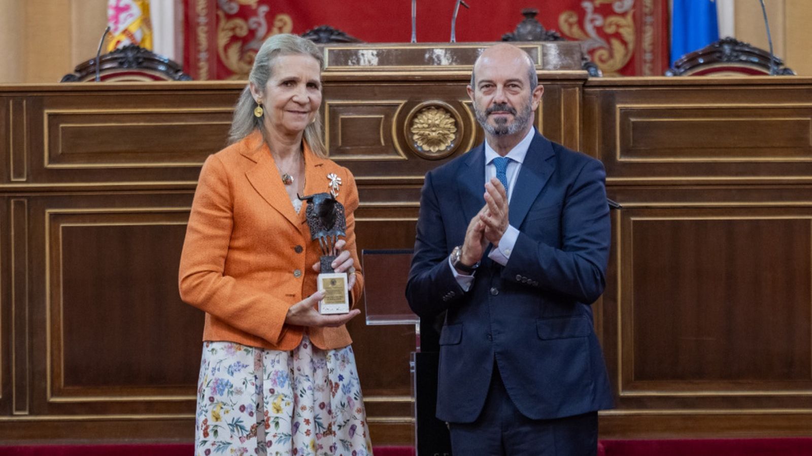 Infanta Elena, Premio Especial de los Premios Taurinos Parlamentarios, y Pedro Rollan