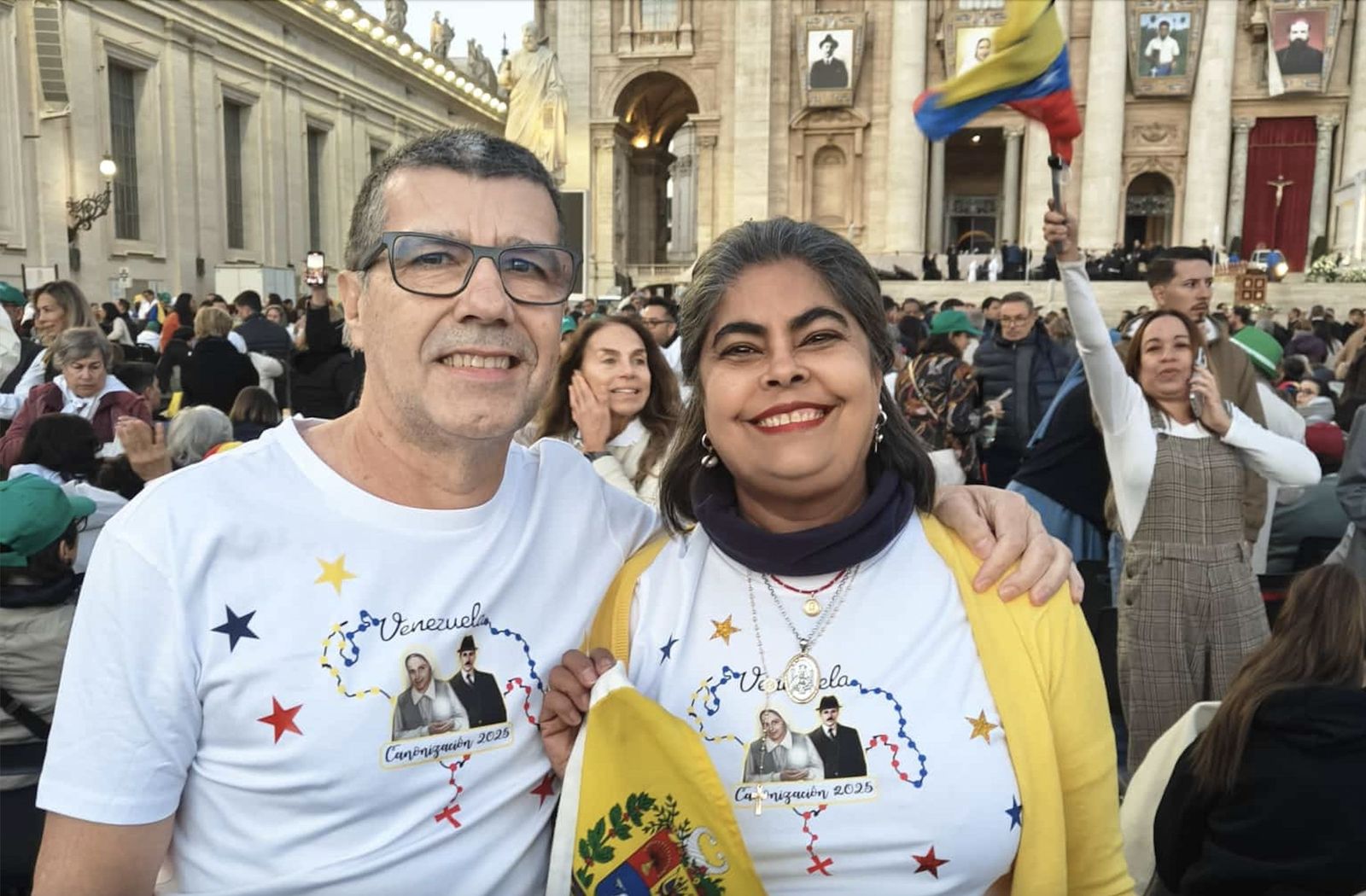 Fieles venezolanos en las canonizaciones deJosé Gregorio y Carmen Rendidles