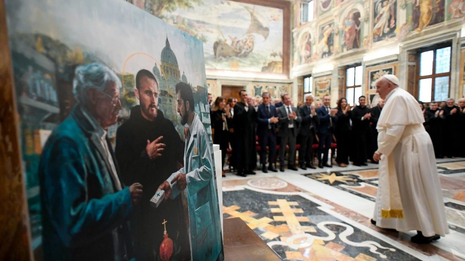 El Papa, con la farmacia vaticana