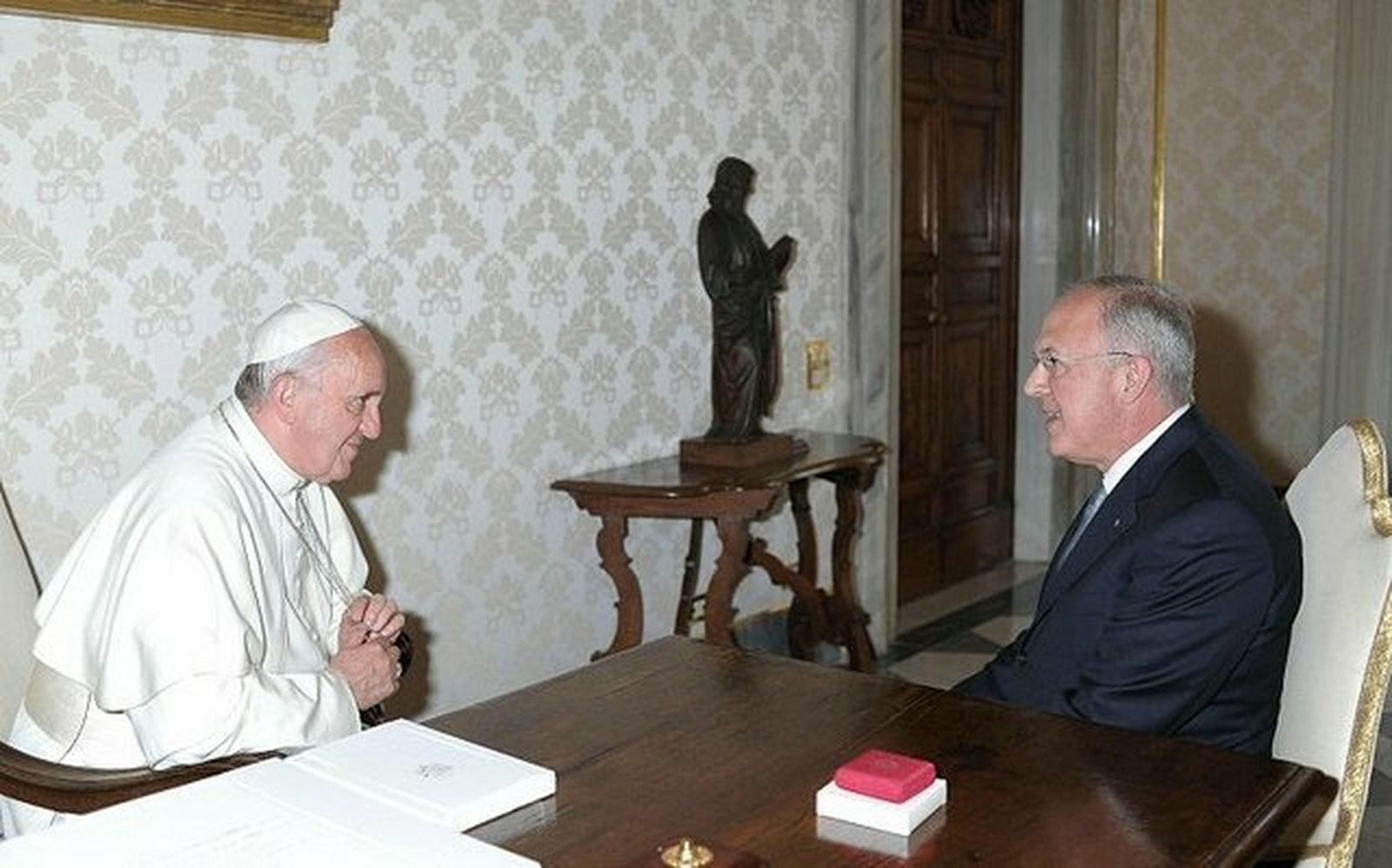Papa Francisco encuentra el Caballero Supremo Carl Anderson en el Vaticano en junio 2013