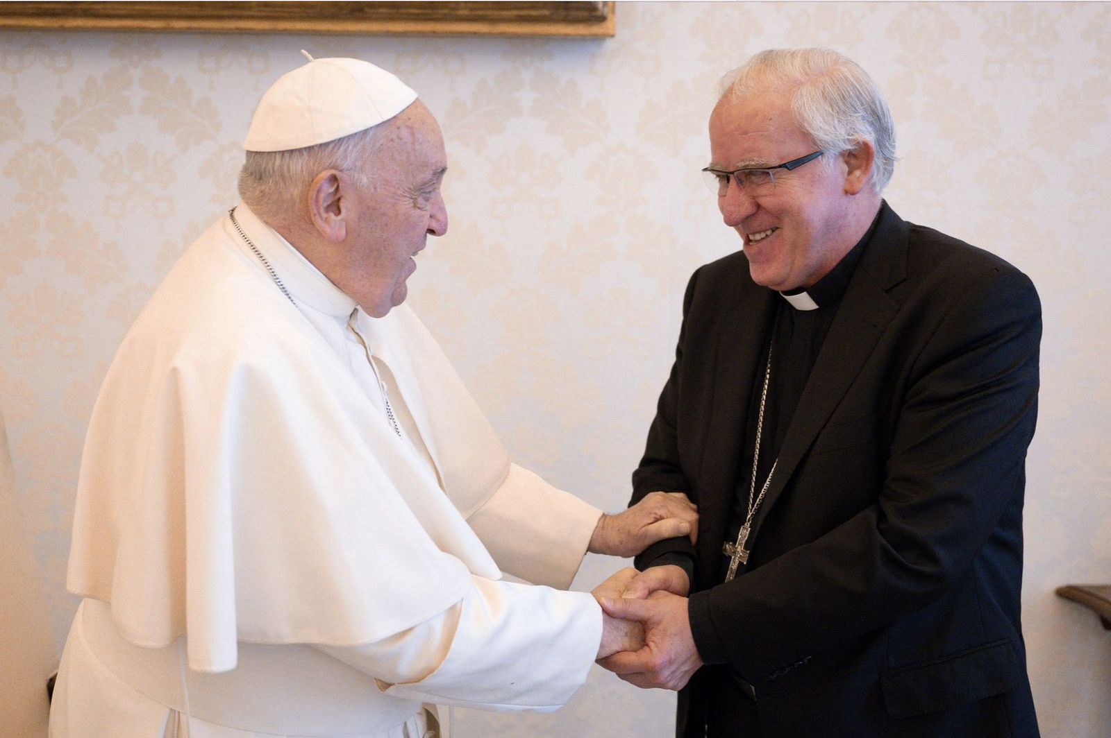 Francisco saluda a Saiz Meneses