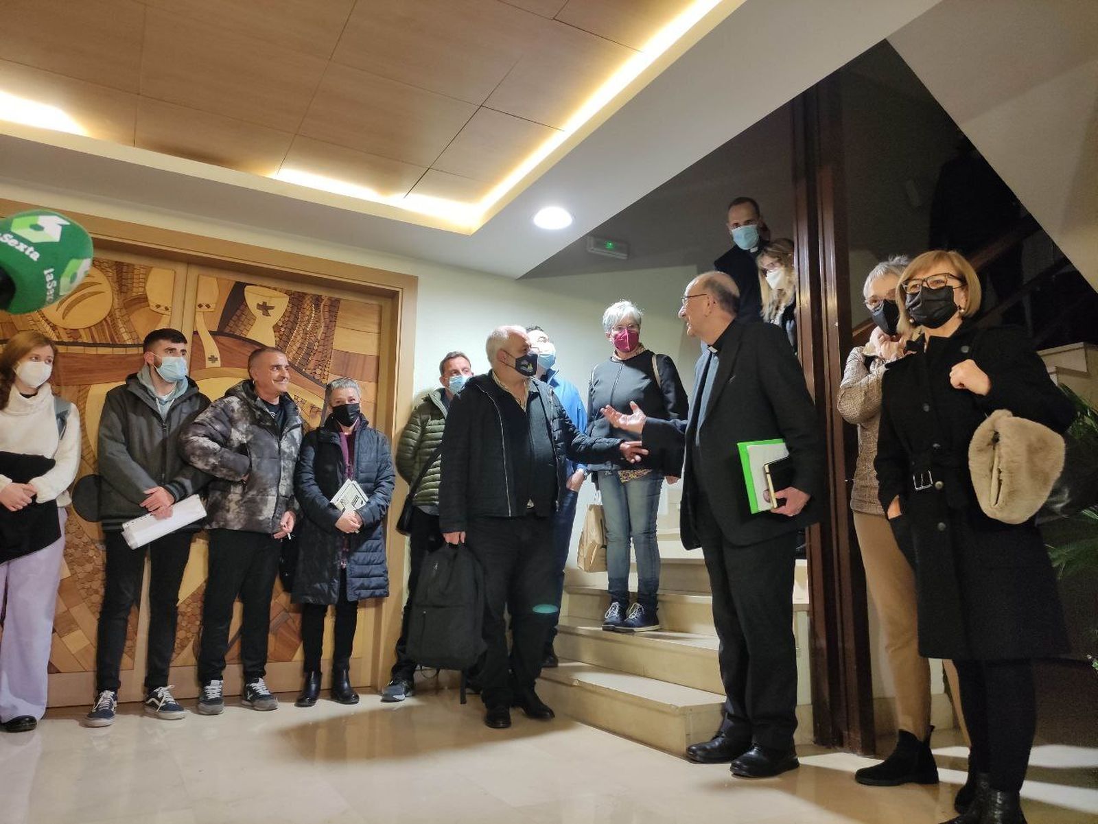 Omella saluda a los medios