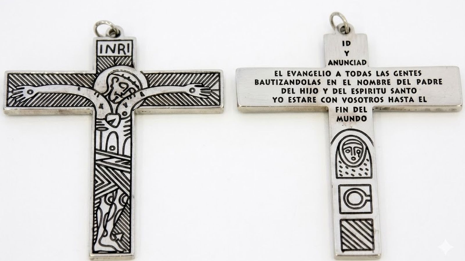 Cruz de plata que se entrega a los misioneros del Camino