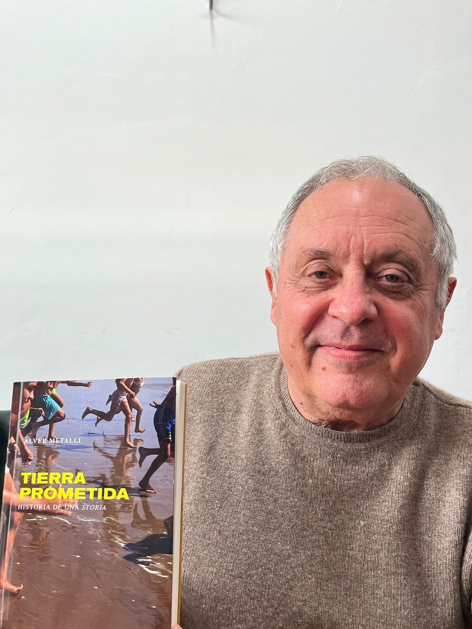 El autor con Tierra prometida