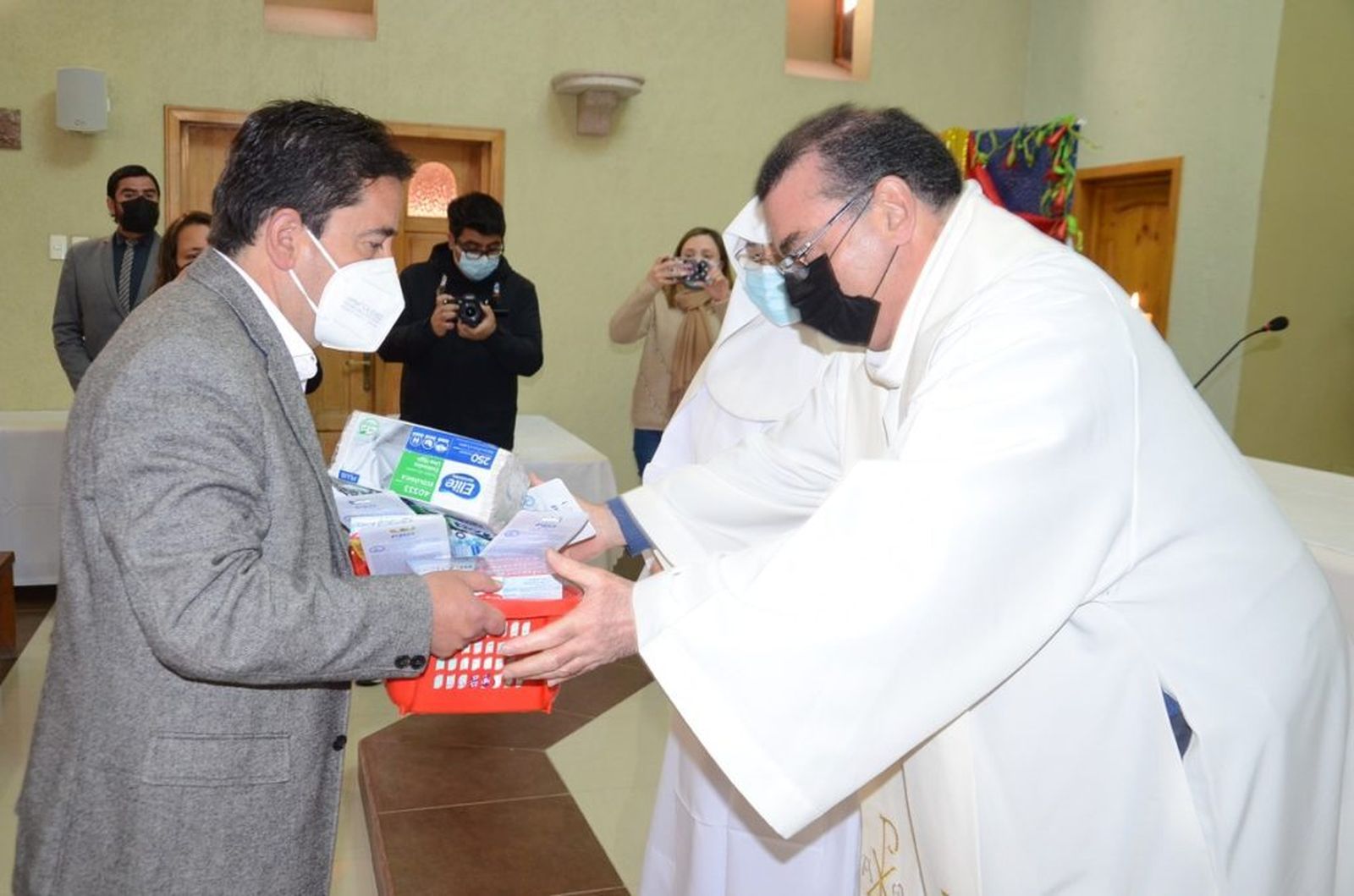 Padre Balzán canalizando ayudas solidarias en pandemia