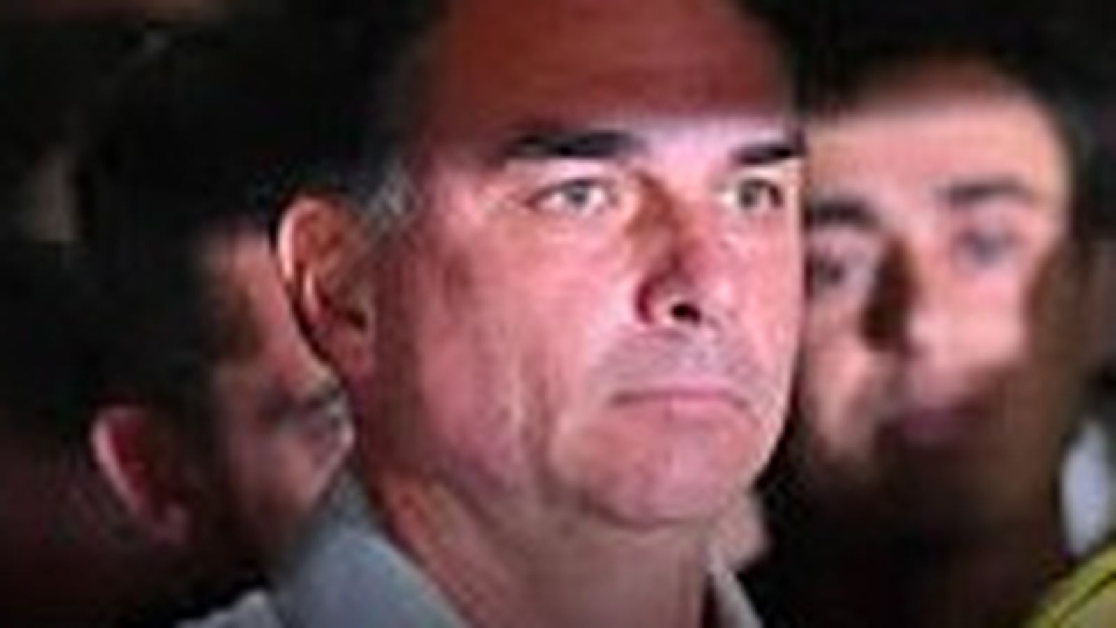 Flavio huye a Brasil