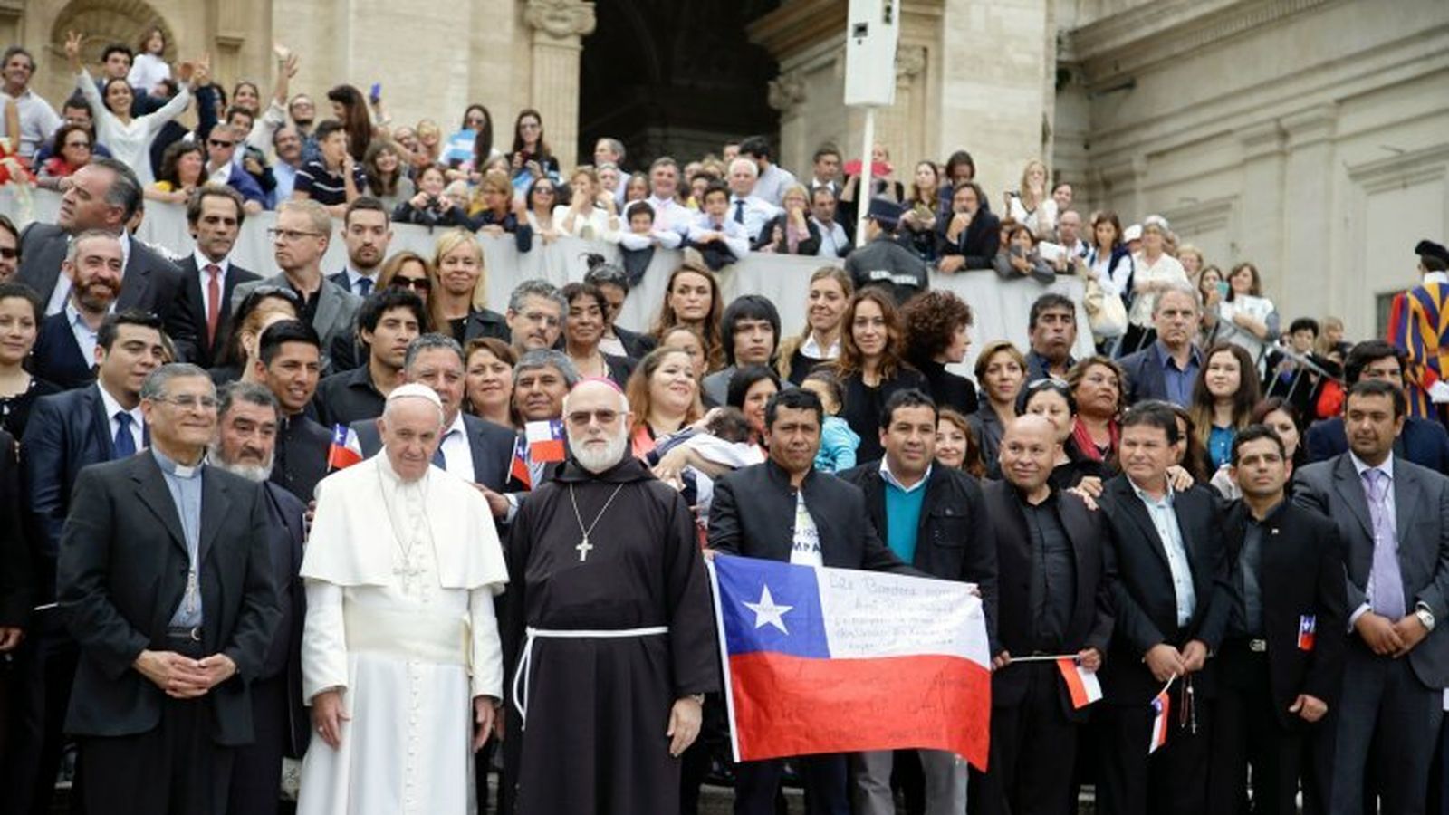 Francisco, con los chilenos