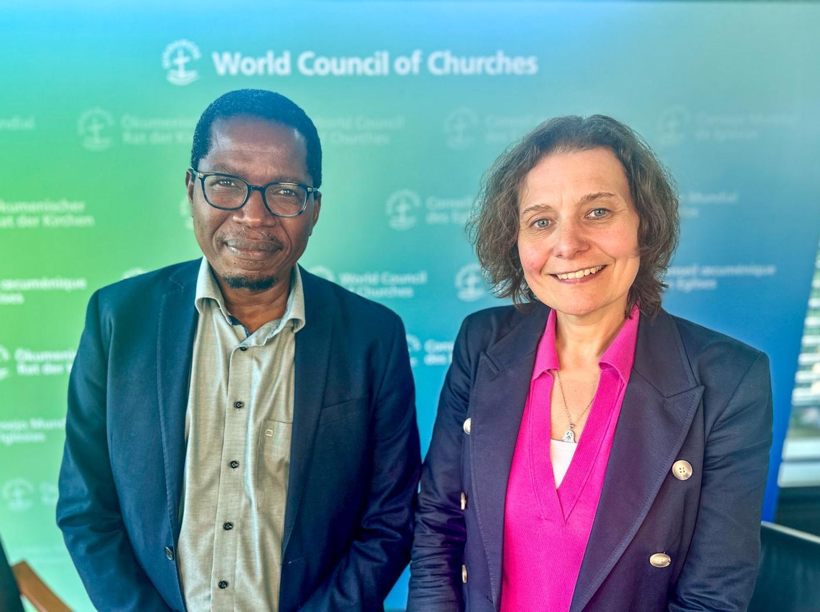 Kenneth Mtata, director del programa de Testimonio Público y Diaconía del Consejo Mundial de Iglesias (CMI) con Mirjam 't Lam, directora ejecutiva de Oikocredi