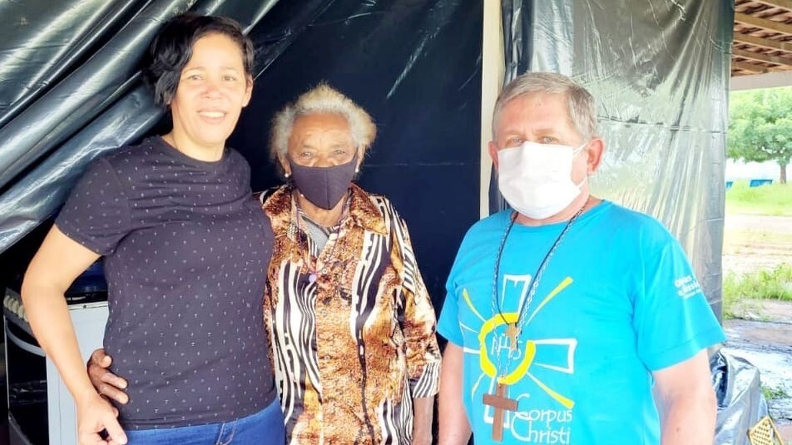 Mons. Basso visita a las víctimas de las inundaciones