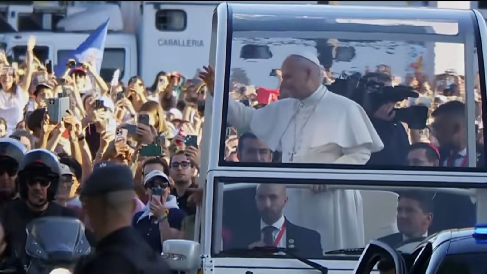 Miles de jóvenes con el Papa