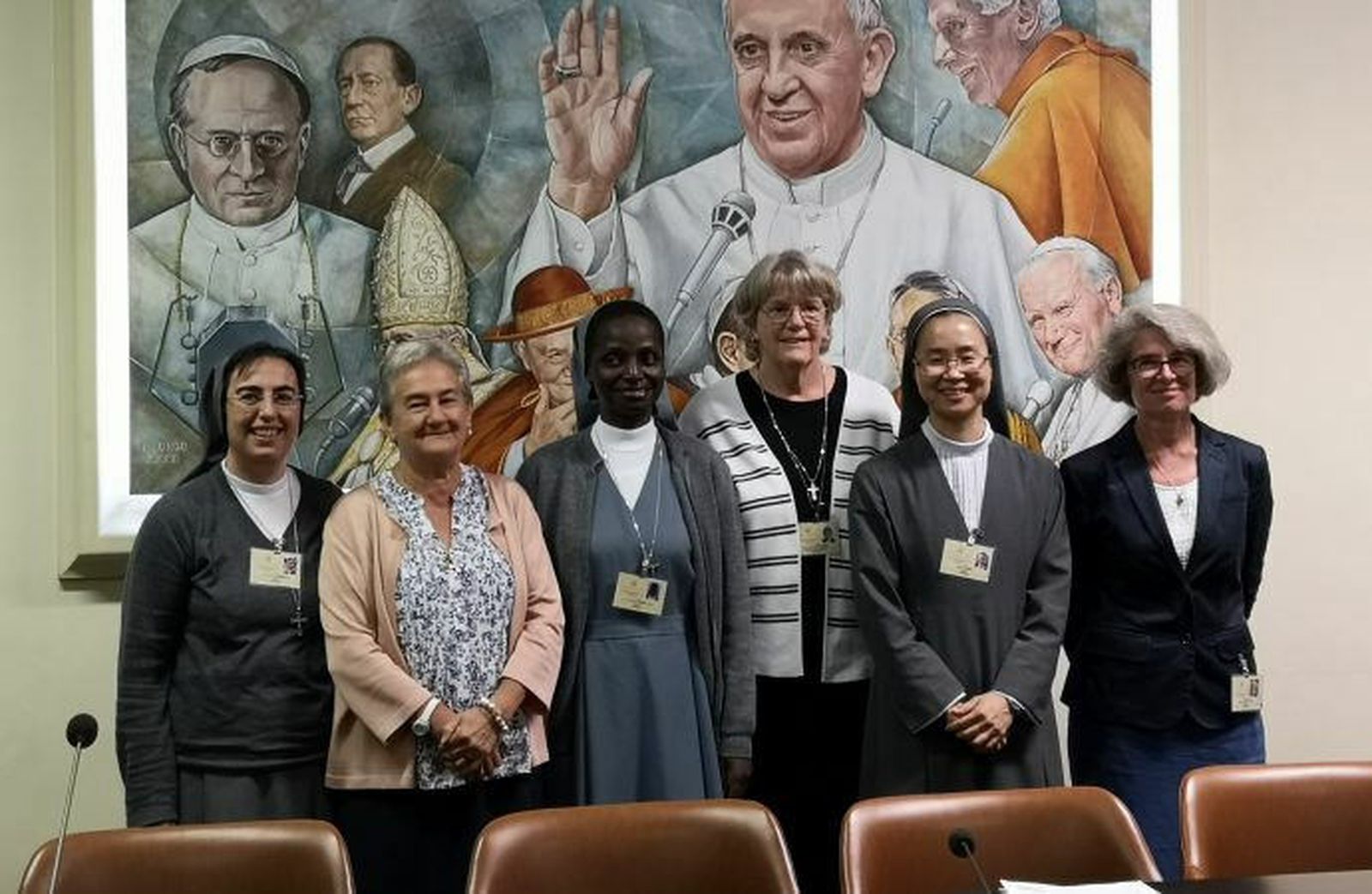 Mujeres participantes del sínodo de los jóvenes
