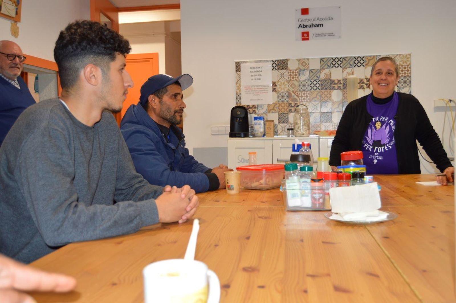 Usuarios con trabajadores del Centro de Acogida Abraham