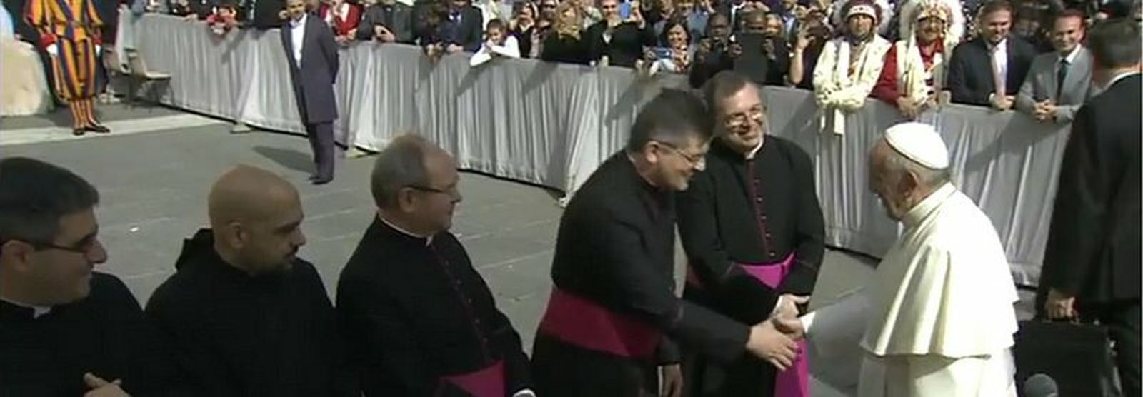 Indígenas en la audiencia