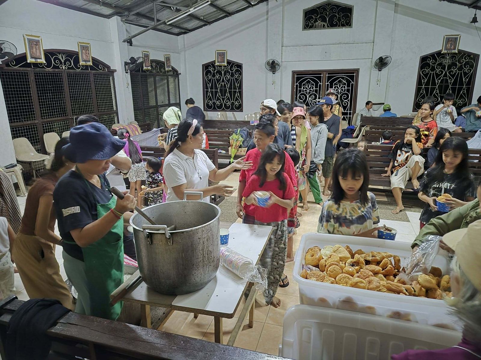 Iglesia Filipina ayuda a los afectados por el tifón Crising