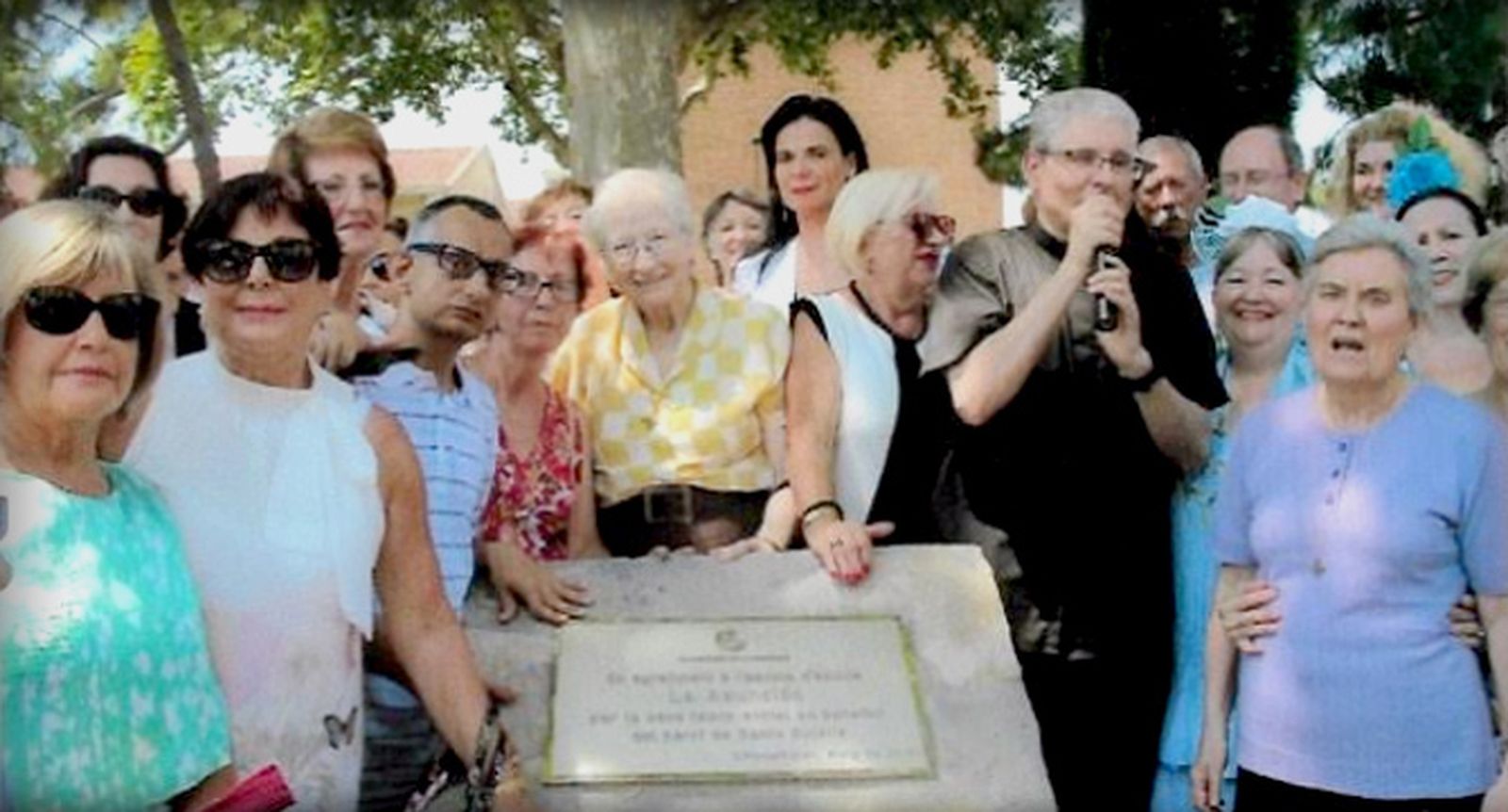Placa a Mercedes Loring