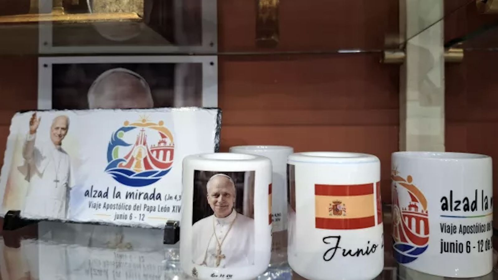 Recuerdos a la venta ante la visita del Papa a España