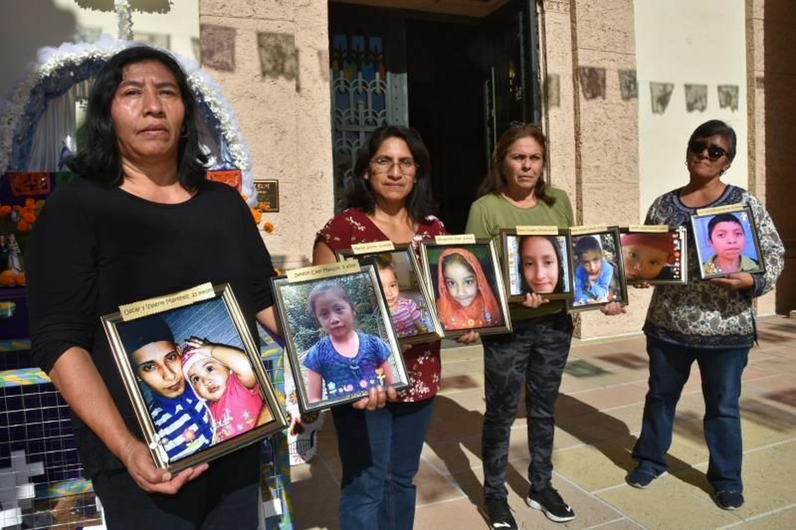Un altar recuerda en Los Ángeles que las políticas migratorias "matan niños"