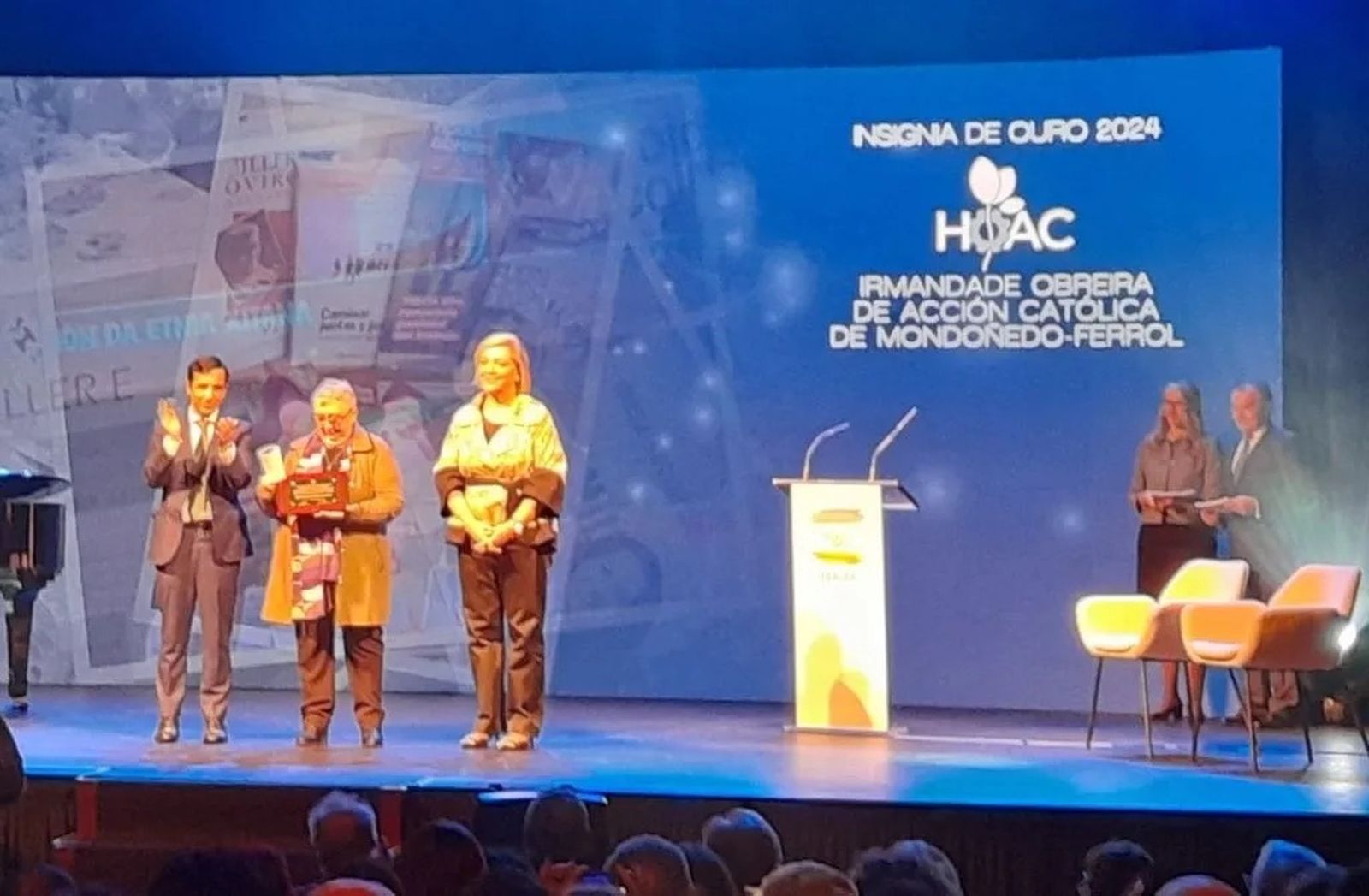 El Ayuntamiento de Ferrol impone la insignia de oro de la ciudad a los trabajadore cristianos de la diócesi