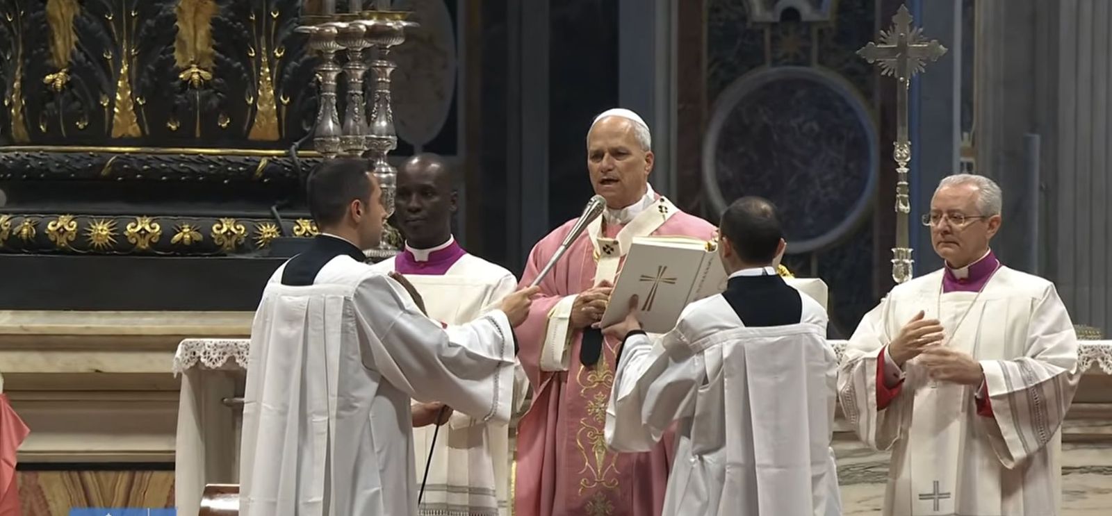 León XIV, durante la misa