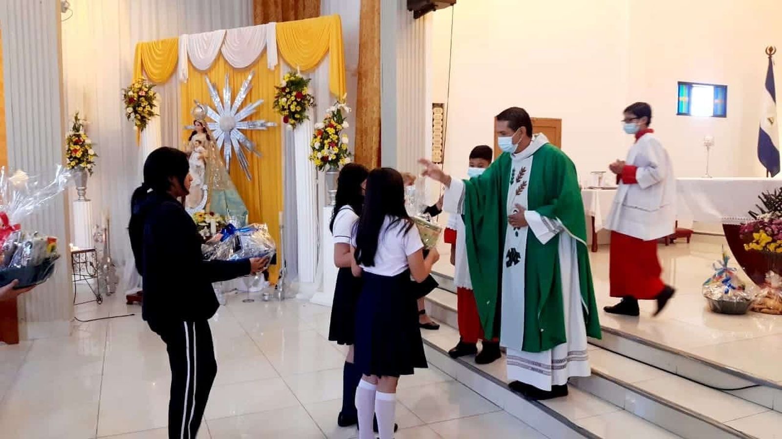 Novena a la Inmaculada en un colegio parroquial
